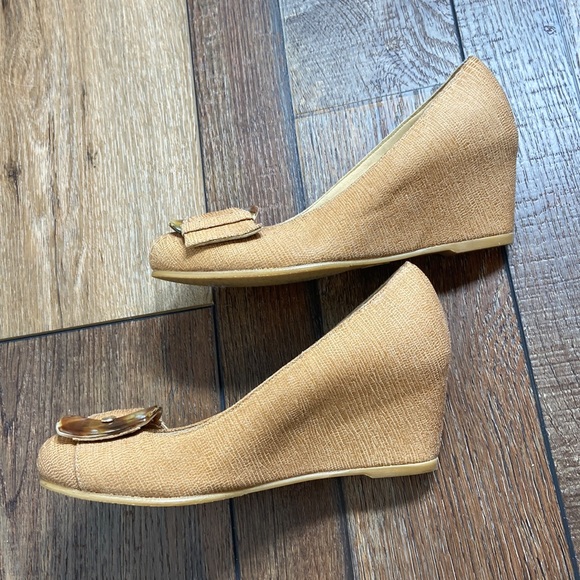 Stuart Weitzman Bucalima Tan Wedges Buckle Detail 5? - Picture 6 of 12